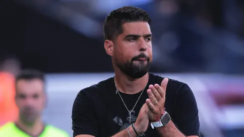 António Oliveira pede 3 novos reforços para o Corinthians contratar no mercado. Foto: Ettore Chiereguini/AGIF