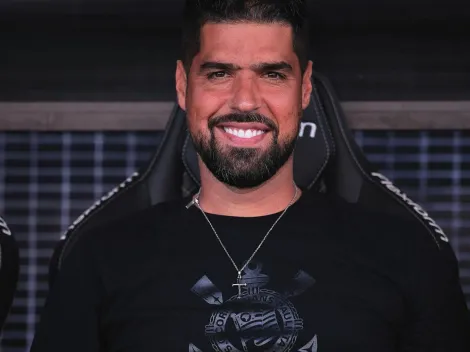 António Oliveira curtiu: Corinthians abre conversas para fechar com novo meio-campista