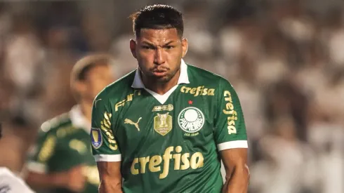 Rony jogador do Palmeiras lamenta durante partida contra o Santos no estadio Vila Belmiro pelo campeonato Paulista 2024. (Foto: Reinaldo Campos/AGIF)
