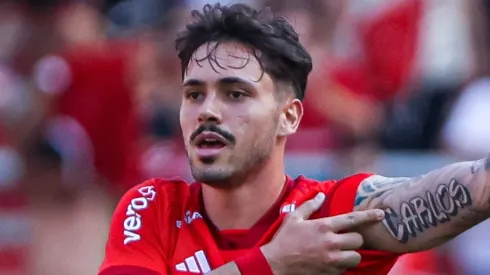 Alvo de Flamengo e +2, Maurício já tem data para deixar o Internacional. Foto: Maxi Franzoi/AGIF