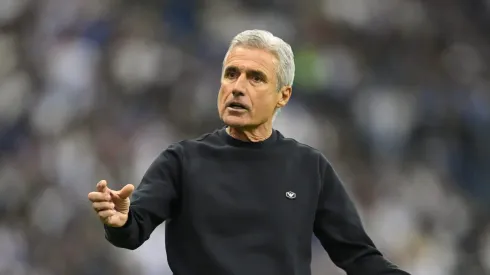 Torcedores do São Paulo vão à loucura com informação de última hora sobre Luis Castro. (Photo by Michael Regan/Getty Images)