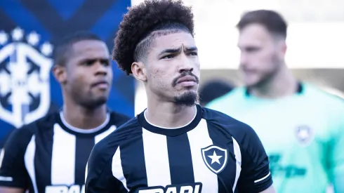 Lyon aceita vender Adryelson, ex-Botafogo, para o Corinthians, mas com uma condição. Foto: Abner Dourado/AGIF