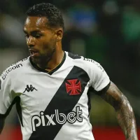 Livre no mercado após deixar o Vasco, Alex Teixeira negocia com o Goiás