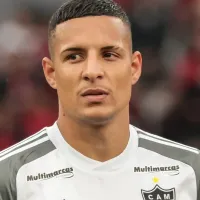 Arana sofre acidente em casa e provoca Cruzeiro no hospital após título do Atlético Mineiro