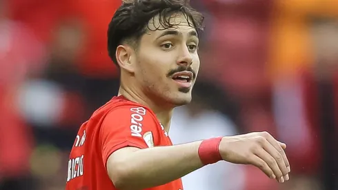 Partiu, Flamengo? Maurício pede para deixar o Internacional e possível destino é revelado. (Photo by Pedro H. Tesch/GettyImages)