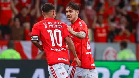 Botafogo supera o Flamengo e avança para assinar com meia do Internacional. Foto: Maxi Franzoi/AGIF
