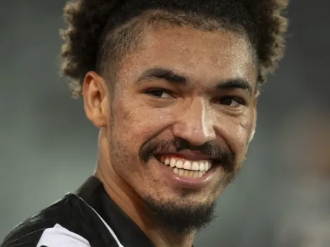 Alvo do Corinthians, Adryelson pode pintar no Brasil em troca de jogadores