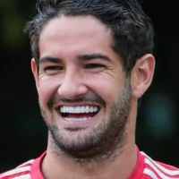 De casa nova: Alexandre Pato é aprovado no Santos e anúncio depende de uma só condição