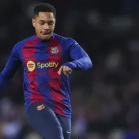 Treinador do Barcelona fala sobre desempenho de Vitor Roque na equipe e faz cobrança: “Deve aprender”