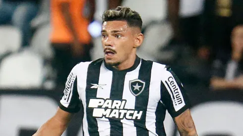 Tiquinho Soares entrou ao decorrer da partida (Foto: Vitor Silva/Botafogo/Divulgação)