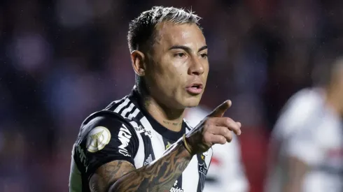 Gigante brasileiro faz oferta parar tirar Eduardo Vargas do Atlético Mineiro (Photo by Alexandre Schneider/Getty Images)