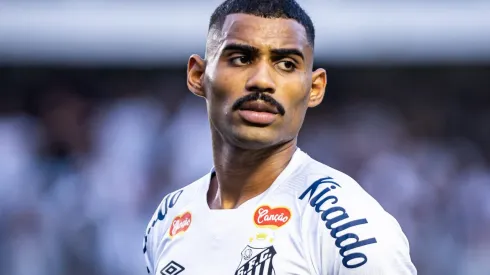 Joaquim, do Santos, pode fechar acordo de última hora com gigante carioca. Foto: Abner Dourado/AGIF