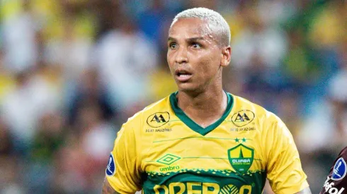 De saída do Cuiabá, torcedores apontam o novo time de Deyverson: "Alguma dúvida?" Foto: Gil Gomes/AGIF