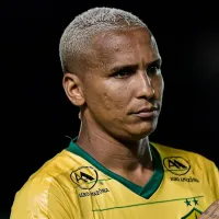 Campeão brasileiro quer superar o Grêmio e fechar com o atacante Deyverson, do Cuiabá