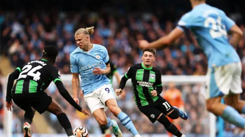 Brighton e Manchester City em duelo pelo primeiro turno da Premier League, no Etihad Stadium (Foto: Naomi Baker/Getty Images)