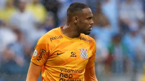 PORTO ALEGRE, BRAZIL - NOVEMBER 12: Goalkeeper Carlos Miguel of Corinthans during the match between Gremio and Corinthians as part of Brasileirao 2023 at Arena do Gremio Stadium on November 12, 2023 in Porto Alegre, Brazil. (Photo by Pedro H. Tesch/Getty Images)
