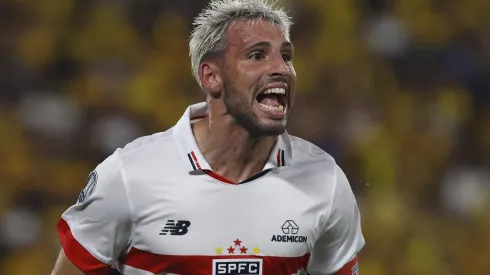 Calleri marcou um dos gols na vitória por 2 a 0 em cima do Barcelona | Foto: Rubens Chiri/Saopaulofc