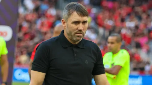 Coudet perdeu a paciência mesmo após bom resultado (Foto: Ricardo Duarte / Internacional/Divulgação)