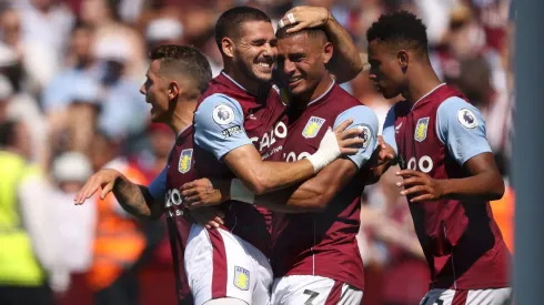 Diego Carlos naPremier League match Aston Villa . (Photo by Marc Atkins/Getty Images)