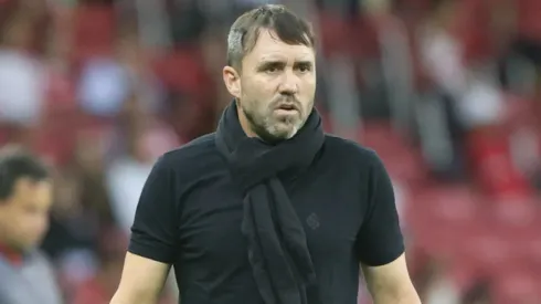 Técnico argentino desabafou em coletiva (Foto: Ricardo Duarte / Internacional / Divulgação)