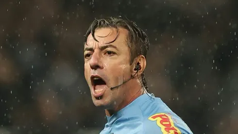 Claus encerra polêmica do clássico. Foto: Cesar Greco/SEP