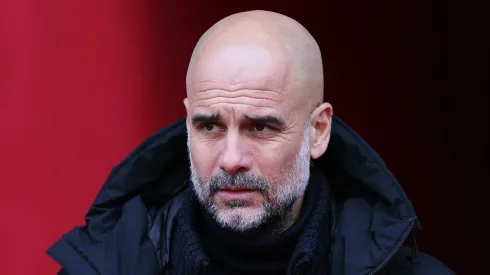 Pep Guardiola, técnico do Manchester City, promove mudanças táticas e jogador revela ficar confuso. (Photo by Alex Livesey/Getty Images)