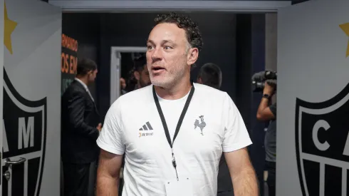 Milito abriu o jogo em coletiva no Atlético (Foto: Pedro Souza / Atlético / Divulgação)