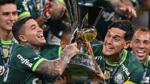 Zagueiro tem diversos títulos ao lado do ídolo Dudu. Foto: João Guilherme Arenazio/Getty Images