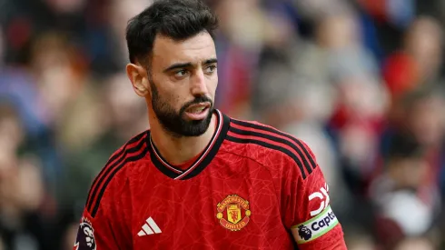 Troca: Manchester United está disposto a incluir Bruno Fernandes por craque do Barcelona. (Photo by Michael Regan/Getty Images)