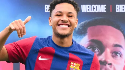 John Textor entra em cena e tenta a contratação de Vitor Roque, do Barcelona. (Photo by David Ramos/Getty Images)