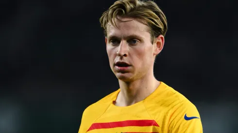 Xavi dá aval, e Barcelona se aproxima de vender De Jong para contratar craque do Man City. (Photo by David Ramos/Getty Images)