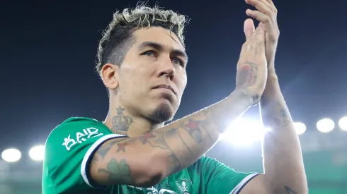 Roberto Firmino, do Al-Ahli, abre conversas para assinar com grande potência do Brasileirão. (Photo by Yasser Bakhsh/Getty Images)
