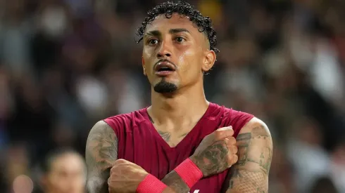 Raphinha, do Barcelona, tem aprovação imediata para assinar com time da Premier League. (Photo by Alex Caparros/Getty Images)