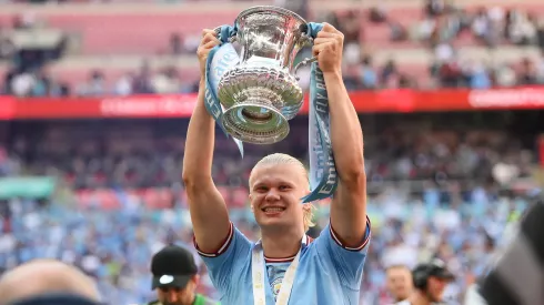 Haaland: City conquistou o troféu na temporada passada contra o United (Foto: Shaun Botterill/Getty Images)