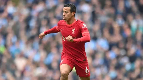 Thiago deve ser substituído por meio-campista brasileiro.