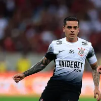 António Oliveira sugere permanência de Fagner no Corinthians