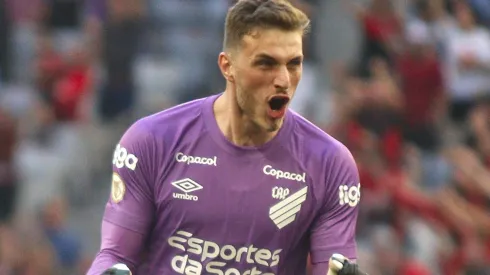 Bento ganha data para se despedir do Athletico Paranaense e novo clube é revelado. Foto: Gabriel Machado/AGIF