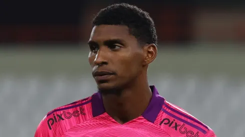 Campeão brasileiro abre negociações para contratar o goleiro Hugo Souza, que pertence ao Flamengo (Photo by Leonardo Fernandez/Getty Images)