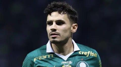 Raphael Veiga pode trocar o Palmeiras pelo Antalyaspor.