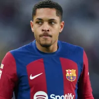 Hansi Flick toma decisão oficial sobre Vitor Roque no Barcelona