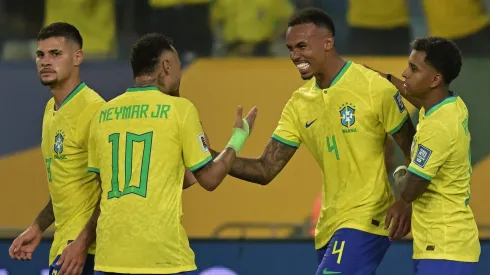 Gabriel Magalhães ao lado de Neymar, Rodrygo e Bruno Guimarães. (Photo by Pedro Vilela/Getty Images)