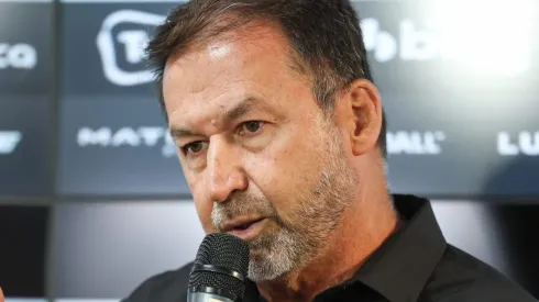 Corinthians de Augusto Melo surpreende e tenta a contratação de ex-jogador do Barcelona.