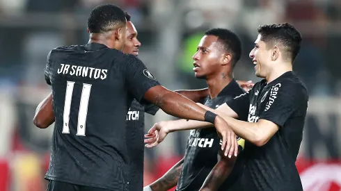 Jogador do Botafogo foi à Polícia Civil denunciar ex-clube.