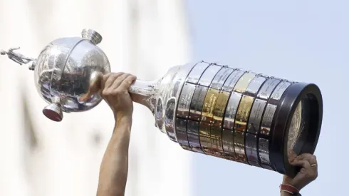 Taça da Libertadores será erguida por quem? Deixe o palpite na enquete. Foto: Wagner Meier/Getty Images