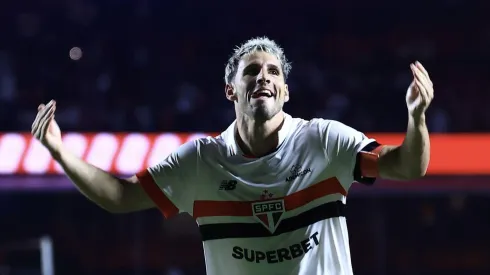 Calleri comemora gol contra o Cruzeiro, na vitória de 2 a 0 do São Paulo. (AGIF / Alamy Stock Photo)