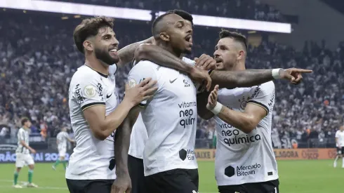 Corinthians pega todos de surpresa e acerta venda de jogador para o exterior. (Photo by Alexandre Schneider/Getty Images)
