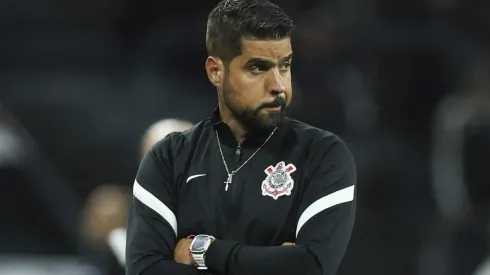 Substituto de António Oliveira: Torcida do Corinthians repercute sobre novo treinador.