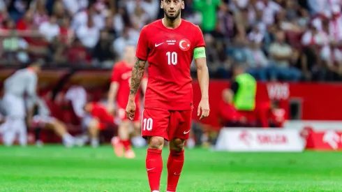 Çalhanoglu em ação no amistoso da Turquia contra a Polônia, no dia 10 de junho. (Sipa US / Alamy Stock Photo)