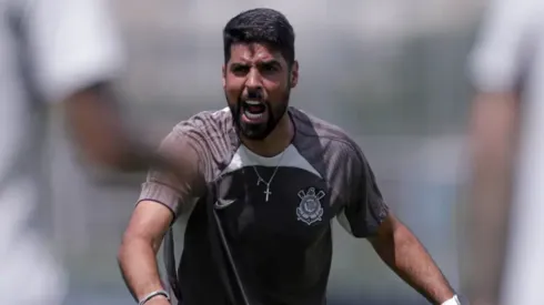 António Oliveira não vive bom momento no Corinthians (Foto: Rodrigo Coca / Agência Corinthians / Divulgação)