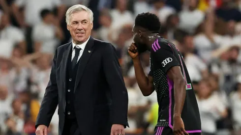 Carlo Ancelotti conversa com Davies desde o meio da última temporada.